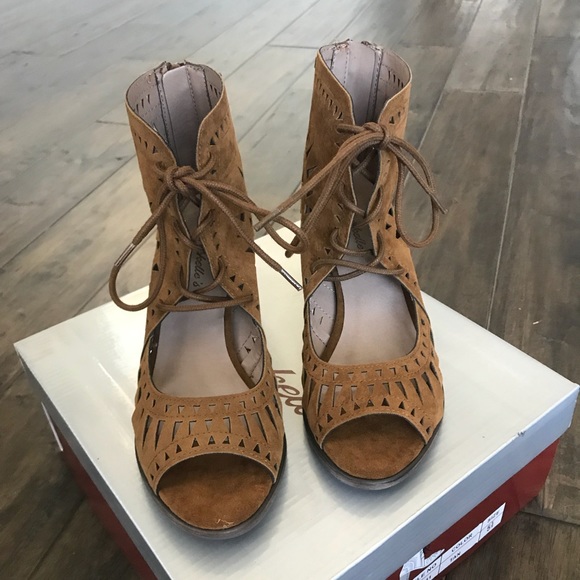 Laser cut out open toe stacked heels - Picture 2 of 5